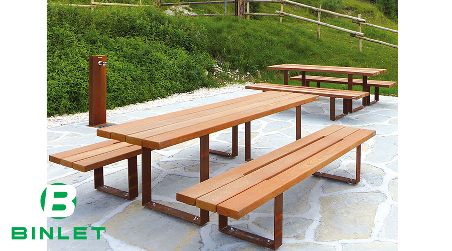 Bàn ghế gỗ ngoài trời với thiết kế đơn giản hiện đại và tinh tế