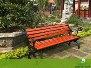 Lựa chọn ghế công viên bằng gỗ giúp cho sân vườn mang vẻ đẹp sang trọng và hài hòa