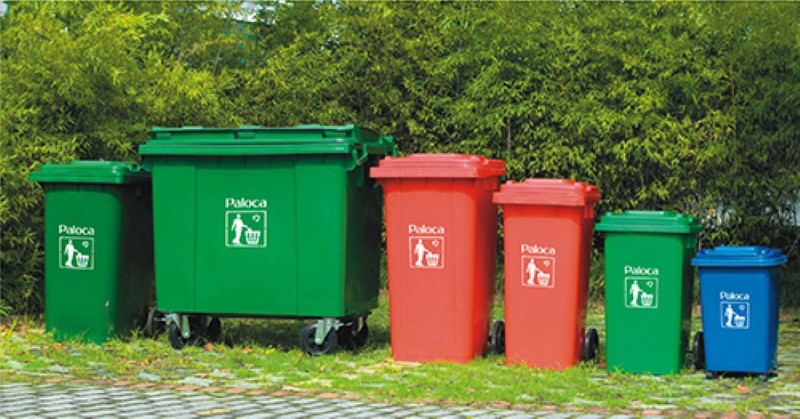 There are many types of outdoor trash cans
